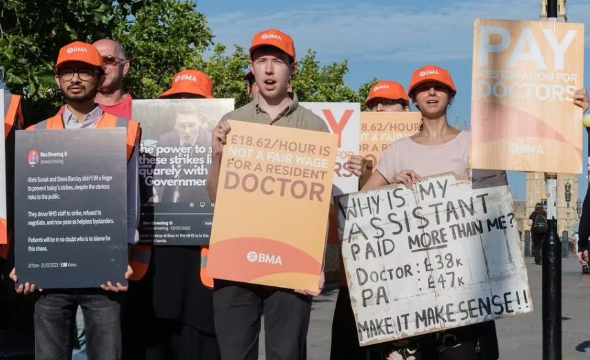 Doctors' Strike: NHS Lists 7 Signs to Visit A&E