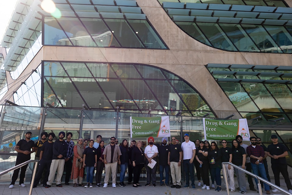 Participants from PICS drugs & gangs car rally