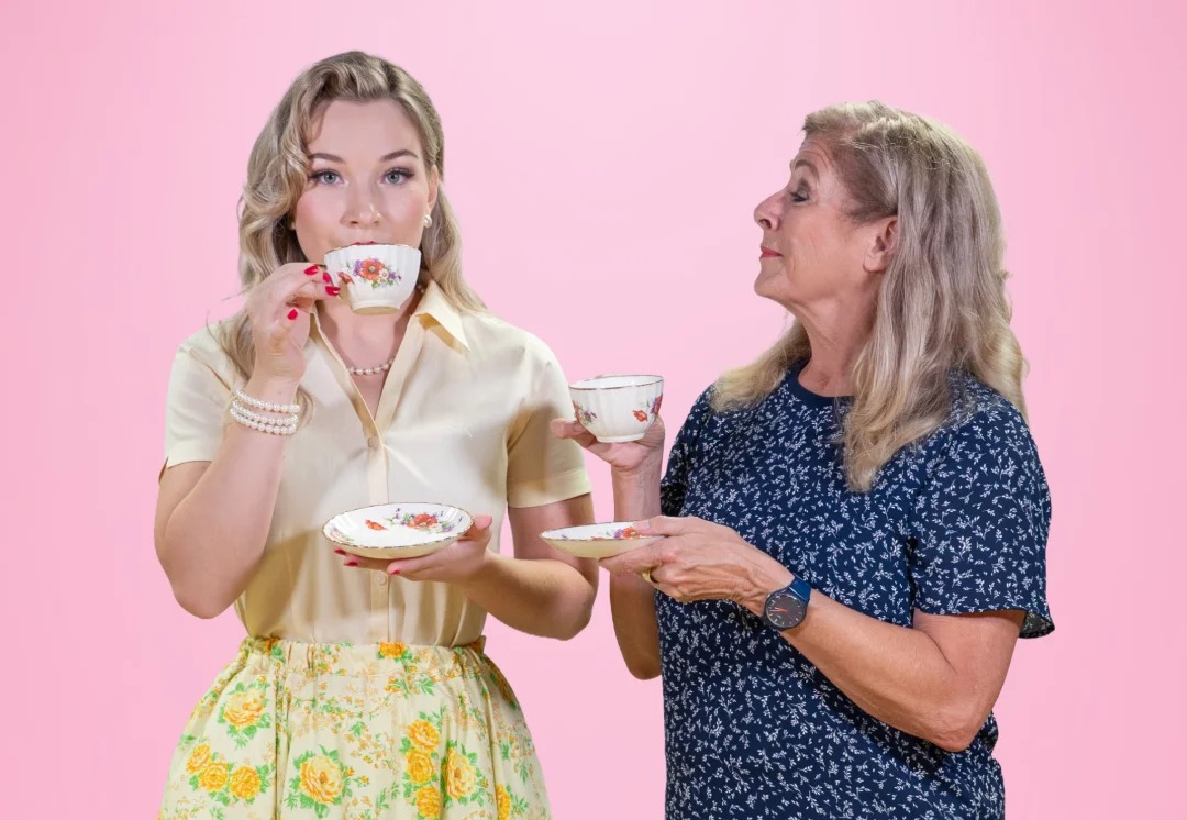 Surrey actors shine in Langley’s ’50s comedy premiere