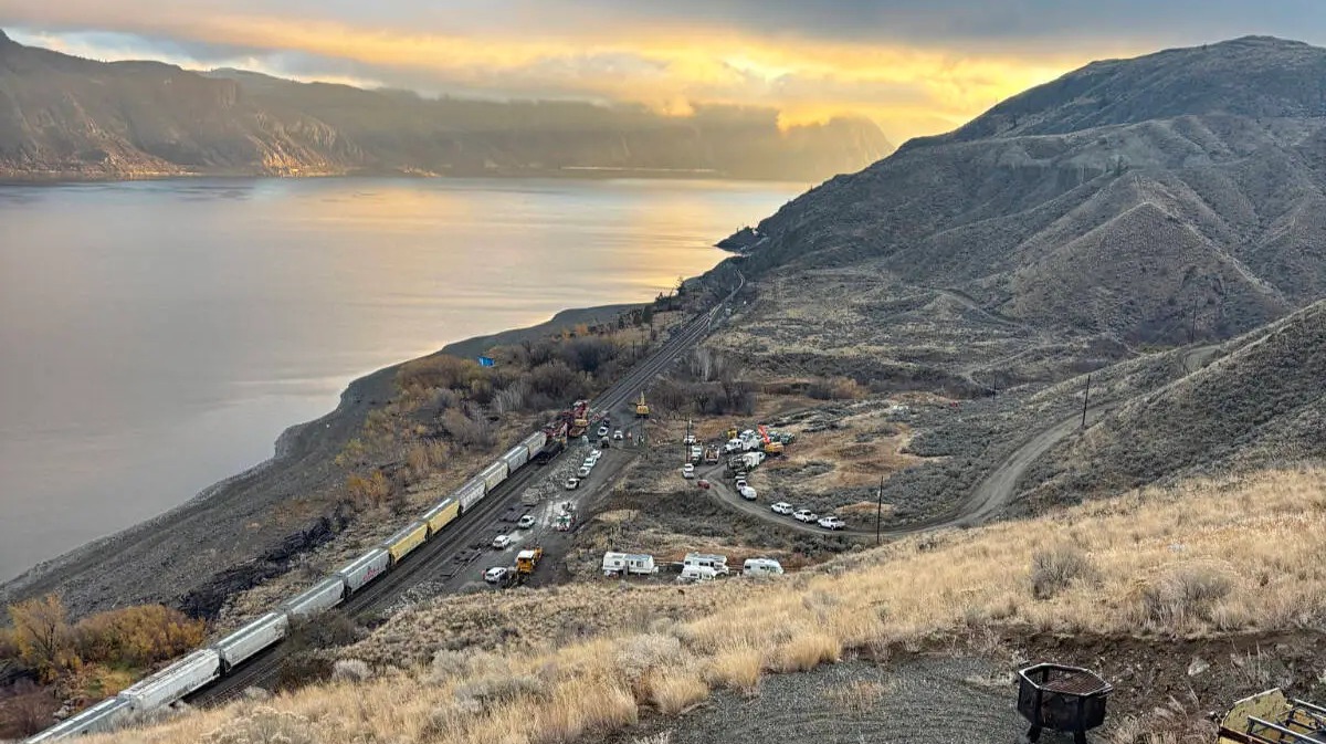 Fuel train derails near Kamloops, crews contain spill