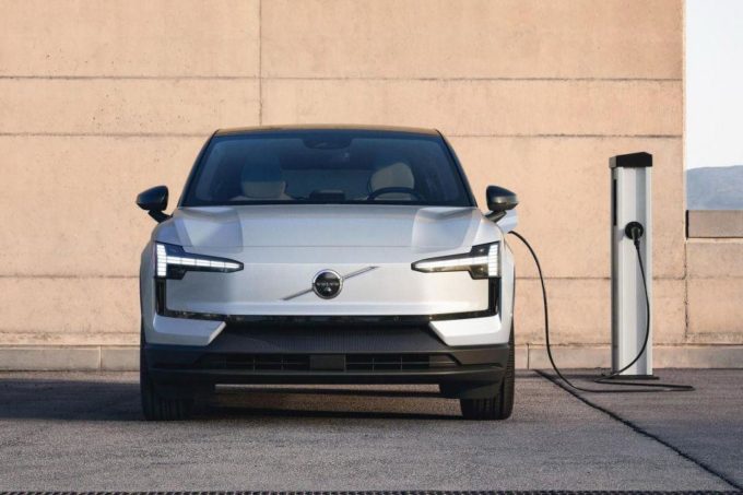 A modern electric vehicle charging at a public charging station in British Columbia, illustrating the province’s revised EV sales targets and policy changes.