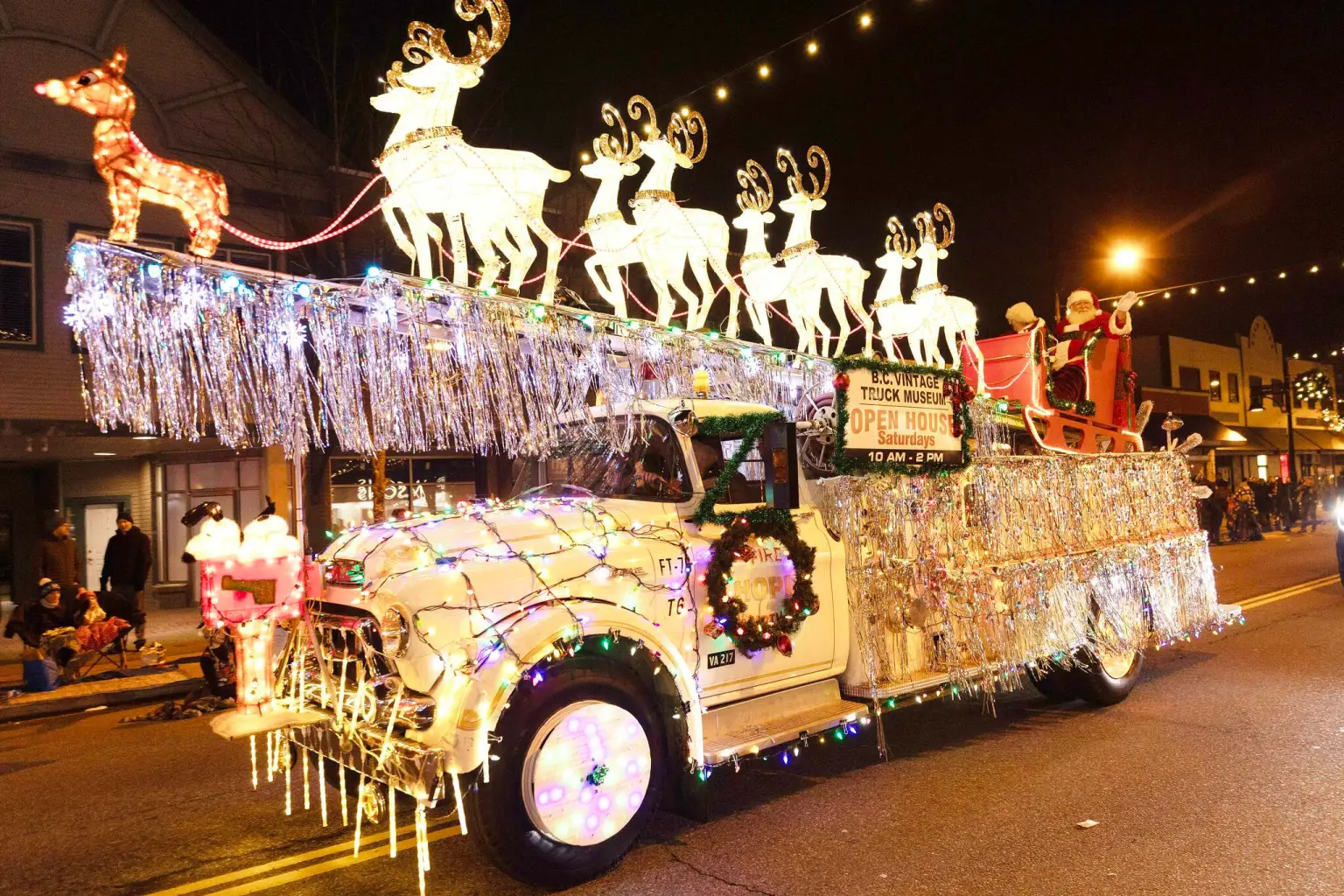 Santa rolls through Cloverdale