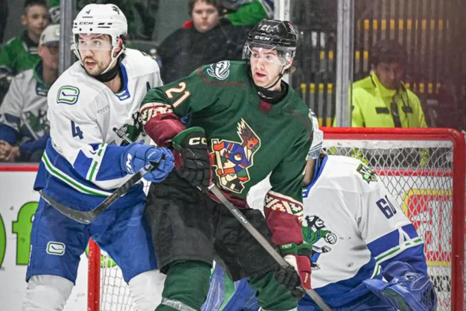 Jett Woo and other returning Abbotsford Canucks