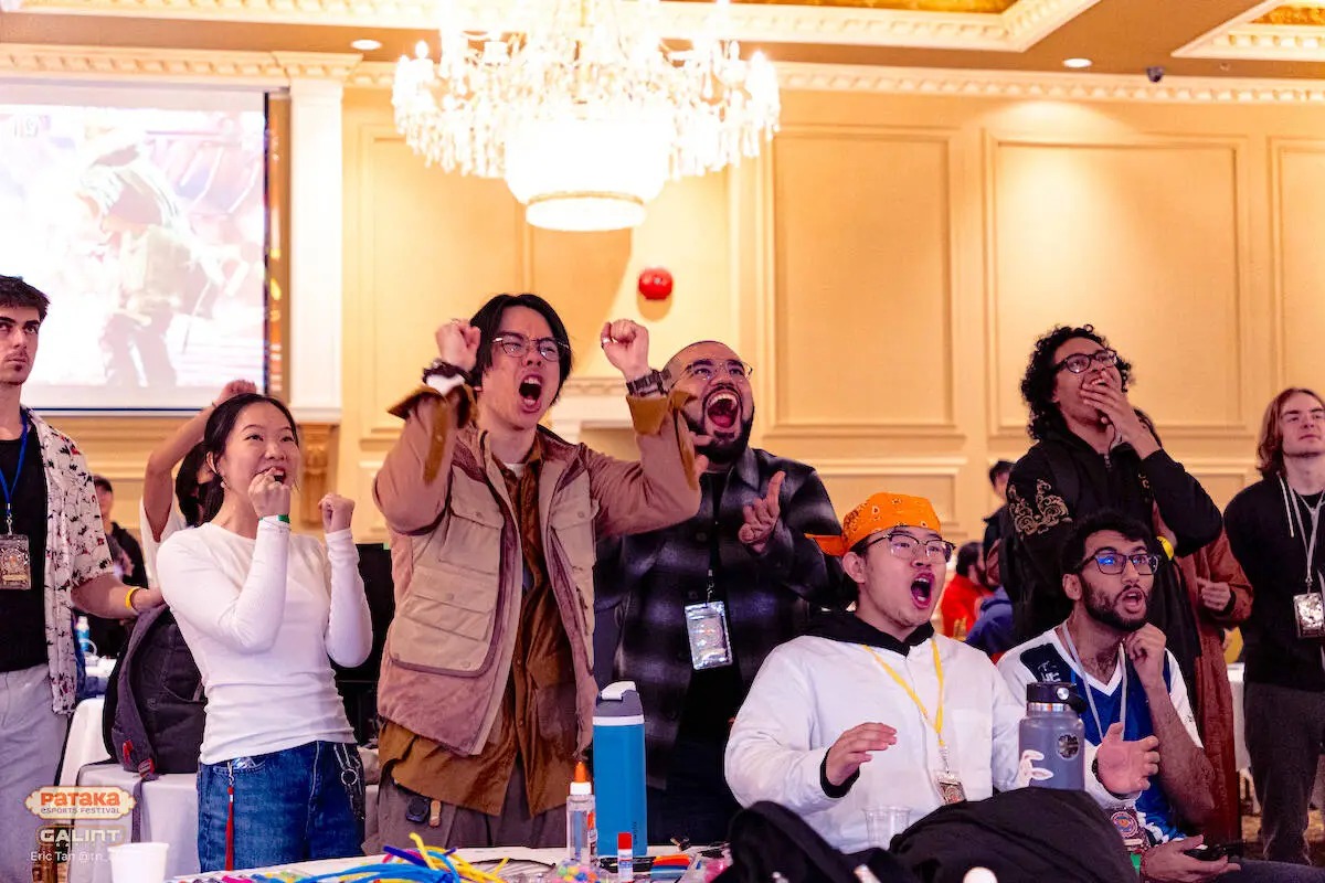 Fans cheer and react during a live fighting-game match at the Pataka E-sports Festival, capturing the energy of the event.