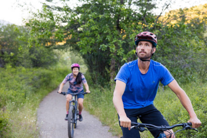 Peoples doing cycling