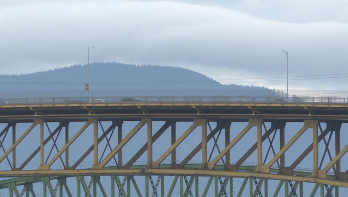 Heavy traffic congestion on Ironworkers Memorial Bridge in Vancouver